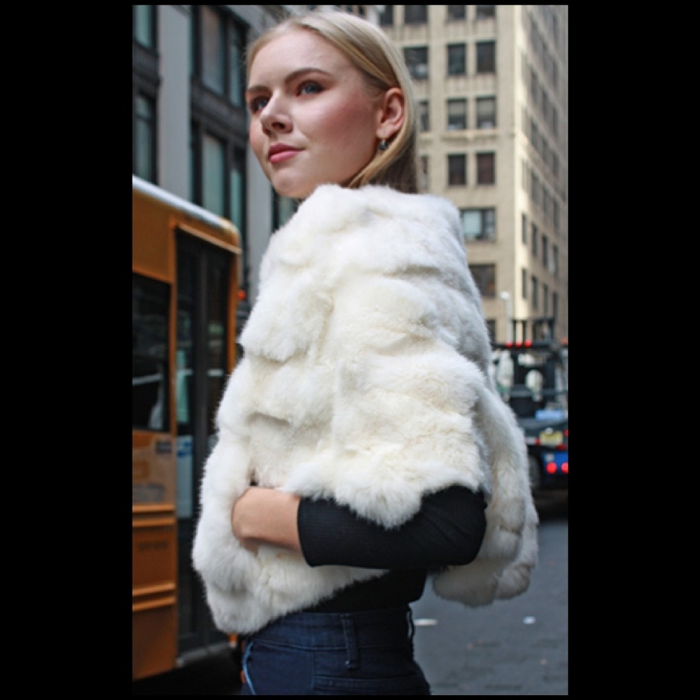 White Rabbit Fur Capelet - Picture 2 of 3